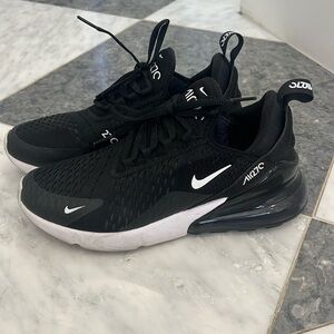Women’s Nike 270